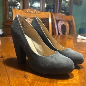 Elegant Gray Women's Pumps
